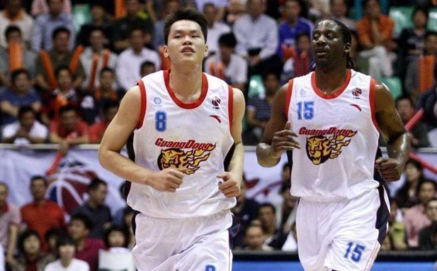 【积臣】10光阴，CBA第一外援，退役后却难以维持家庭，只能给阿联打工