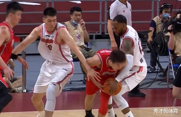 『广东男篮』6位替补砍74分，5位主力拿65分，王仕鹏解读广东宏远恐怖统治力