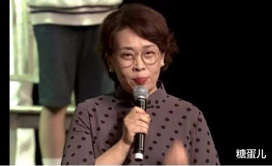 短发|主持人张越55岁还减肥，短发做个微卷，比年轻时候都漂亮！