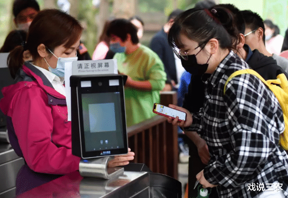 [钟南山]天气渐热，口罩能摘了吗？会因此导致疫情二次爆发吗？钟南山回应