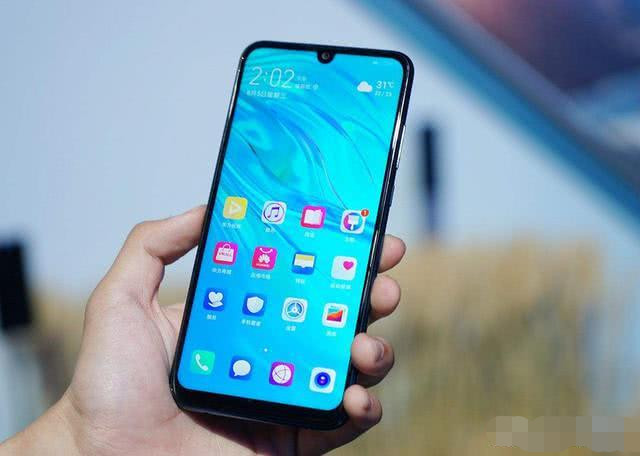 从1899跌至1499，6＋128GB中端神机，网友称：学生首选