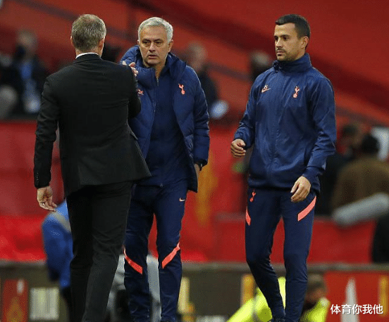 曼联|92分钟还在带球不传！曼联这巨星梦游+送点，索帅换B费不换他