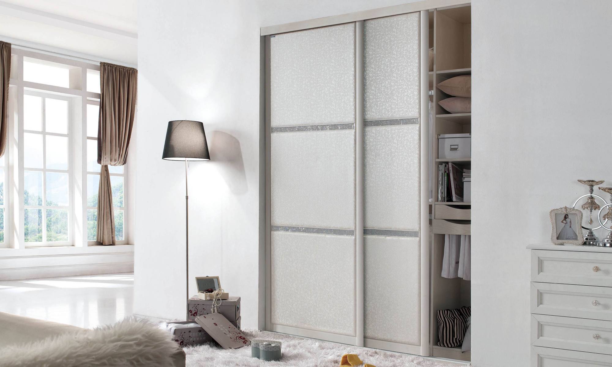 『木工』木工打柜子和全屋定制哪个好，内行人告诉你：贪小便宜吃大亏