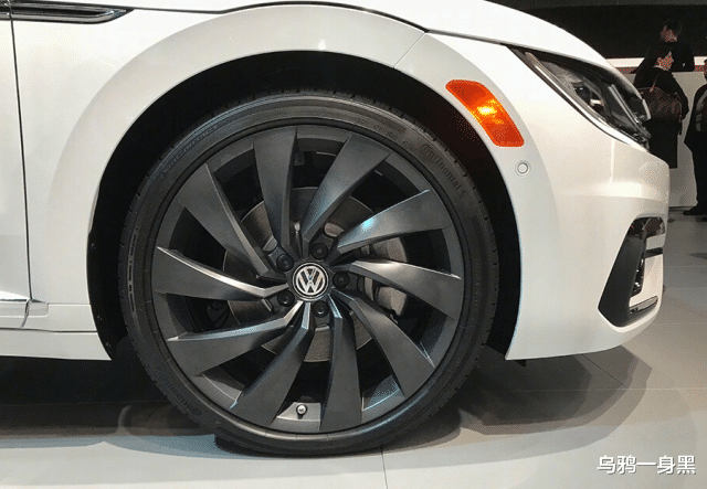 [动力]大众新车亮相，比思域还帅气，一脚272马力，雅阁都扛不住！