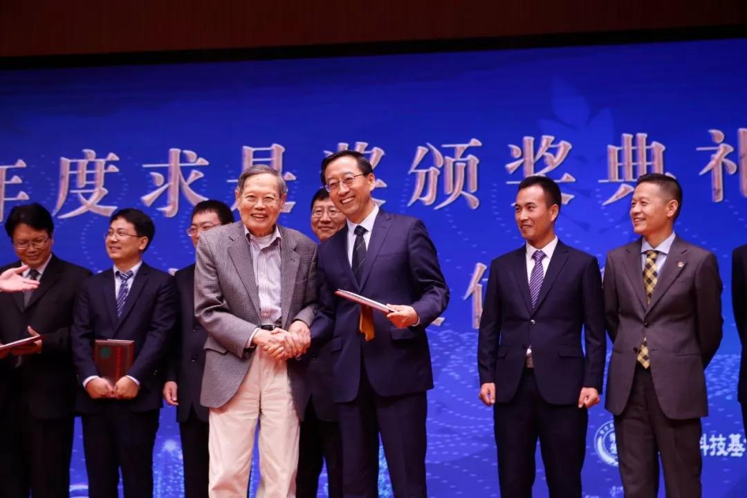 物理学家|被称为“影响世界千年的物理学家”，杨振宁的伟大，你根本不了解