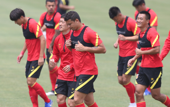 『国足』花式官宣，国足“9号”球衣正式易主，恒大锋霸将成世预赛利器