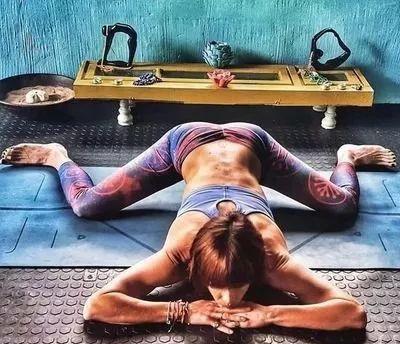 @8个阴瑜伽动作：通经脉补气血，以内养外，状态年轻、皮肤都亮了