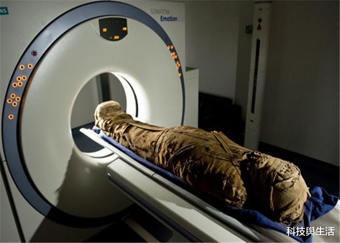 「木乃伊」科学家发现神秘女尸,距今500年历史,她的右手引人深思!