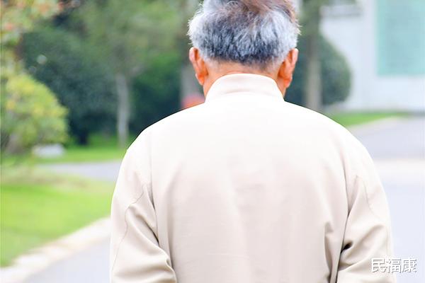 白发|白头发一天天增多？可能不是人老了，而是体内2种营养素缺失了