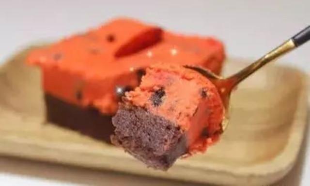 火锅底料|“网红大胃王”居然这么虚假，龙虾是塑料的，火锅底料是蛋糕！