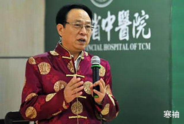 『莲花』“莲花清瘟之父”：靠几条虫子每月1.5亿利润，出诊费8元多年不改