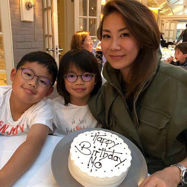 许晋亨|李嘉欣侄媳晒家庭温馨照, 许晋亨家族基因太强大, 儿子侄孙如同饼印