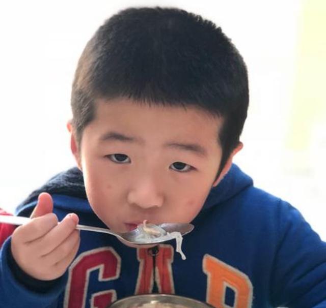 医生|10岁男孩患肠癌，这三类食物进“黑名单”，医生：建议别给孩子吃