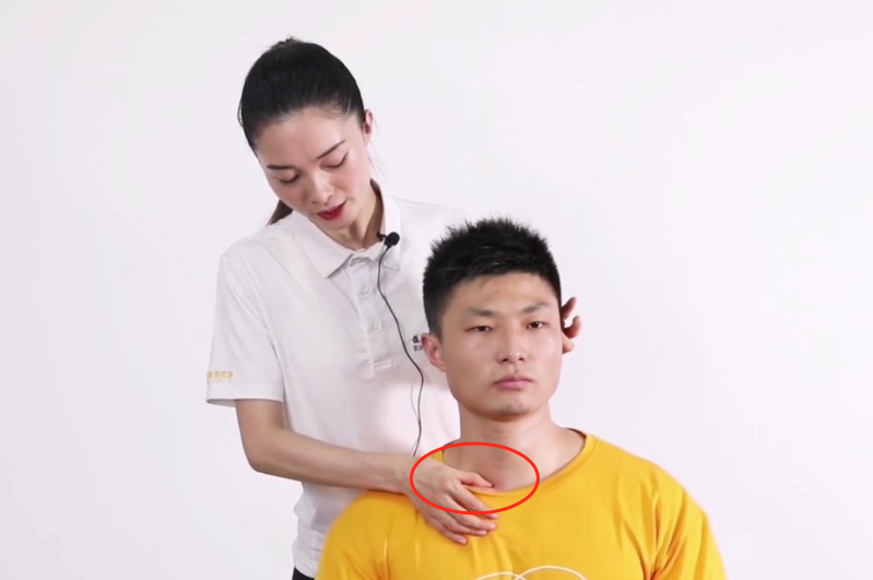 错位|锁骨一高一低，一上一下该如何调整？