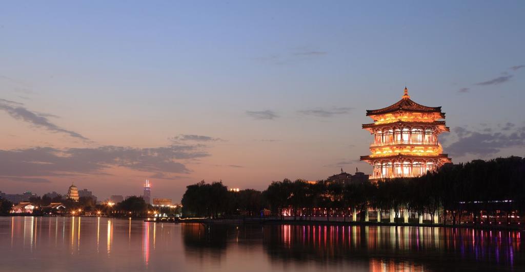 回民街：五一假期最“意外”的景区，之前要排队如今很冷清，网友：自找的