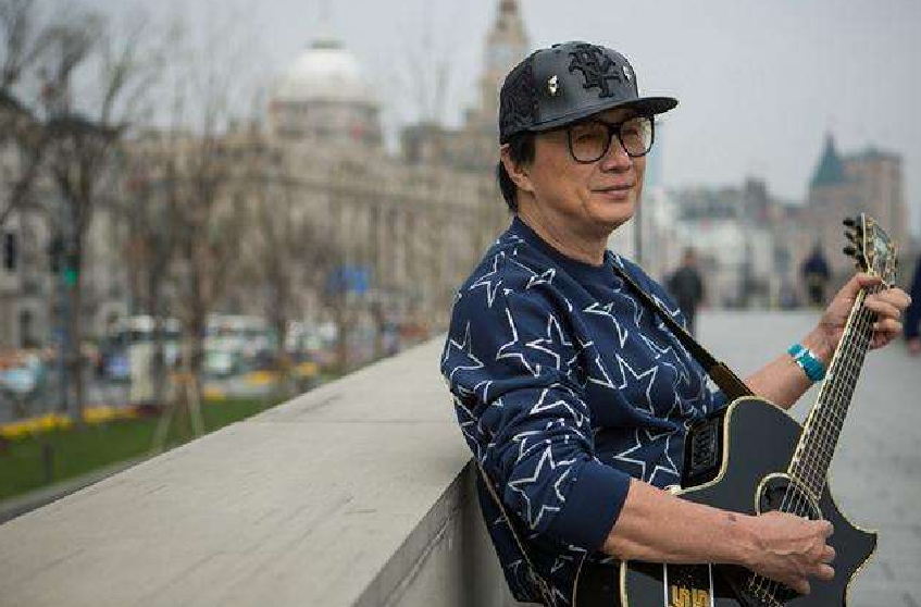 许冠杰@“歌神”并不是只有张学友，陈奕迅嗓音独特，许冠杰纵横乐坛多年