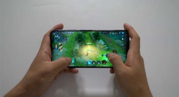 「华为荣耀」起步价1899元！华为巨屏手机一战成名，拿下5G手机销量冠军