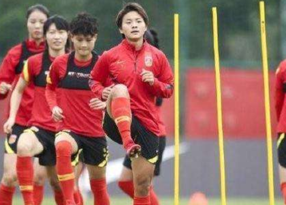 男足■中国女足对男足下手了，1-1的比分让贾秀全失望透顶，男足长脸！