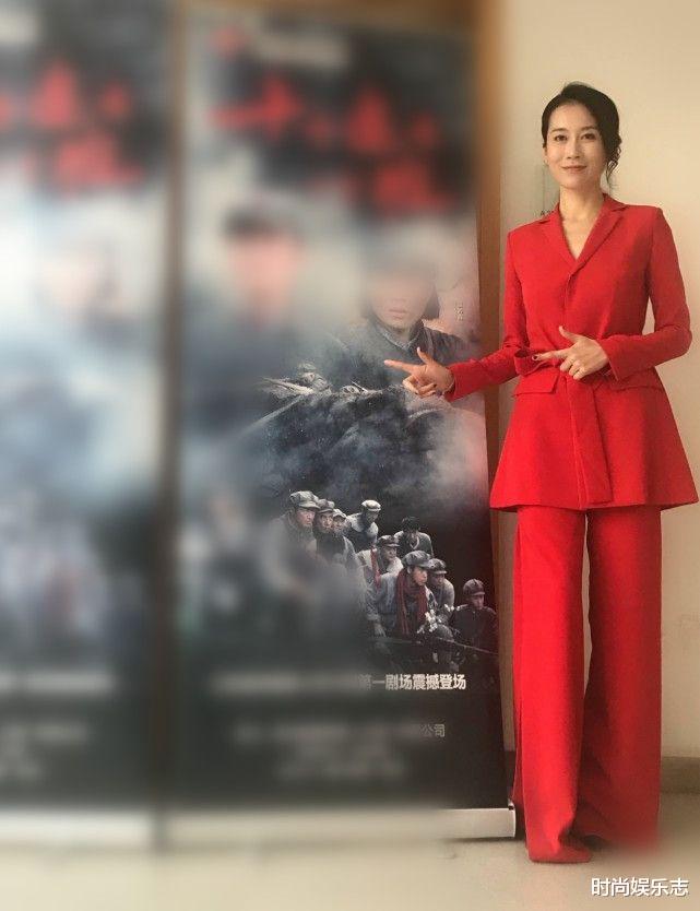 美颜|温峥嵘化不化妆几乎没差！只要离开美颜，老态怎么都掩盖不住呢！