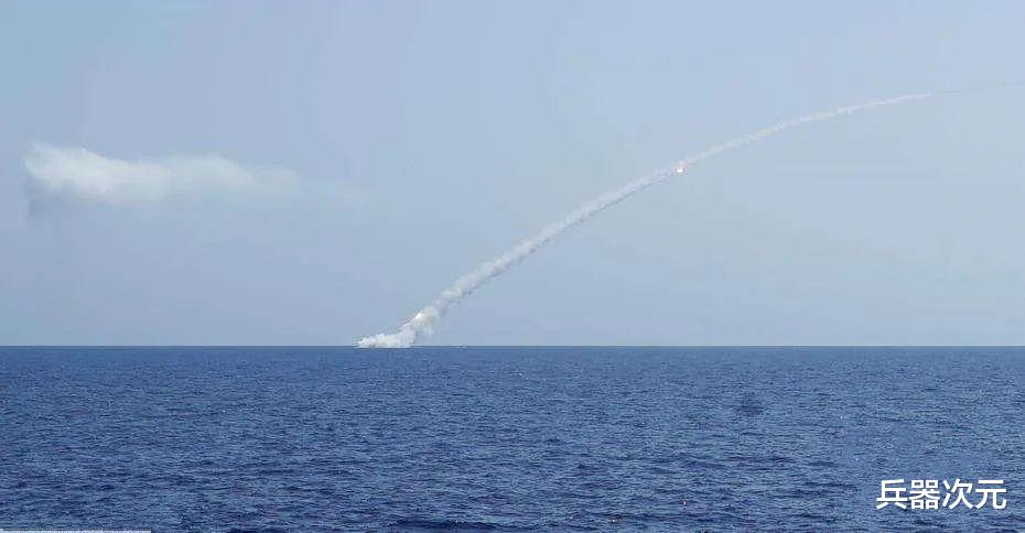 「北约」俄军潜艇发出电波，北约战机当场坠毁，6名飞行员消失在海面