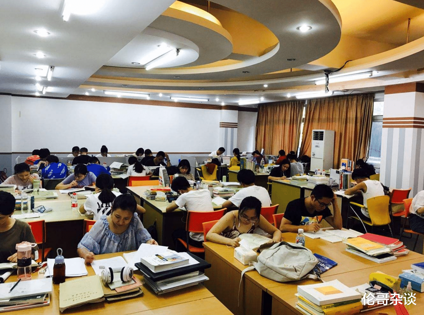 『奖学金』读研和读博，每个月能领多少补助？本科生看完只有羡慕的份