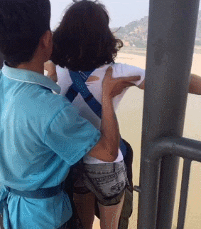 牛排|“女同事花1个月工资请我吃牛排，可我注意力全在她手上！”哈哈哈哈哈哈～