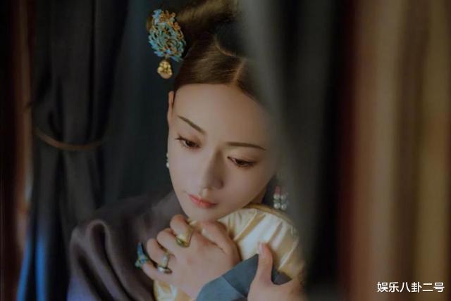 吴谨言|《八佰》票房破20亿！张若昀妻子成大赢家？她该感谢吴谨言