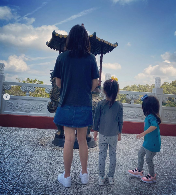 贾静雯|贾静雯夫妇为大女儿庆生,公开梧桐妹正脸成长照,与孙志浩已和解
