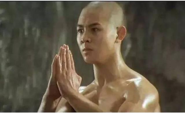 成龙：李连杰成龙拍戏发生冲突，大打出手，吓到大伙，导演硬着头皮拉架