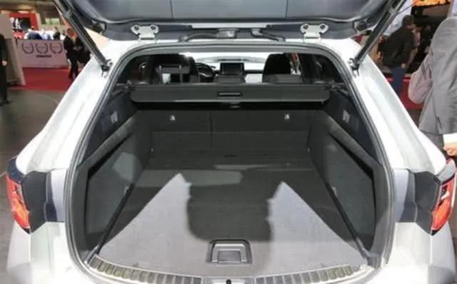 「丰田卡罗拉」丰田要逼死大众！全新卡罗拉旅行版曝光，比奔驰漂亮，配双人床不足12万