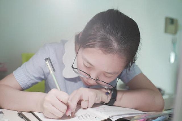 考试@3600÷9=400被判成错误答案，家长替儿子出头，却被小学老师给打脸