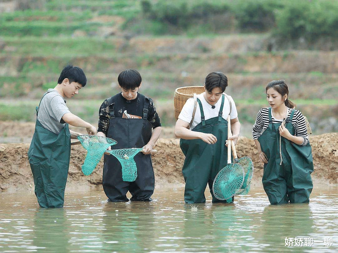 「薇娅」向往的生活：唯一“全程不干活”的人，不光没被骂惨，黄磊还超喜欢