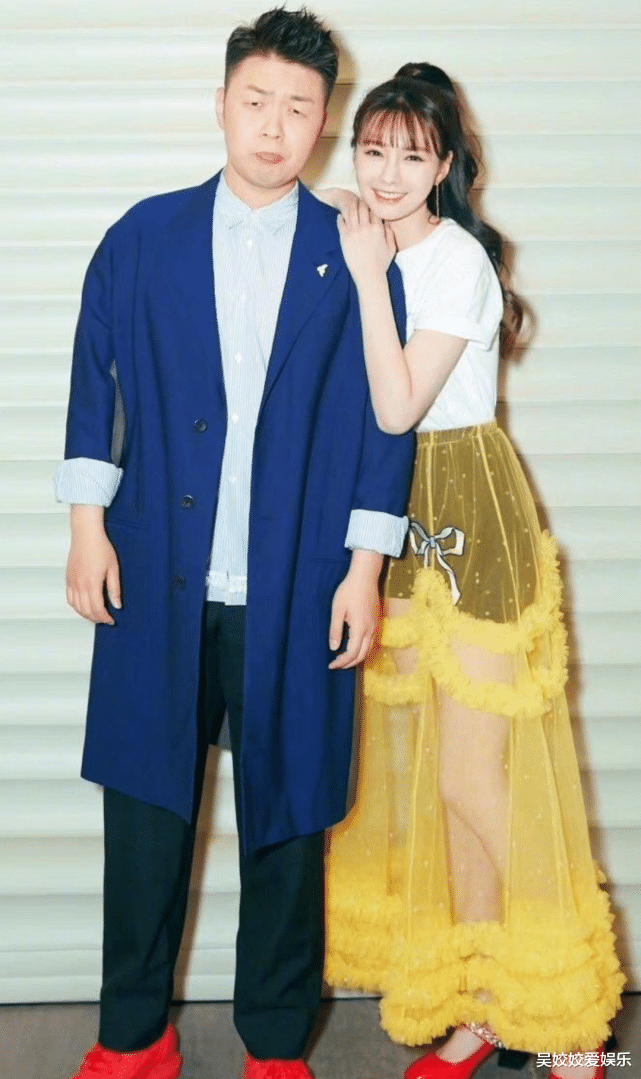 短裤▲终于信海涛“为爱减肥”成功！看他穿短裤的腿，说120斤都嫌多