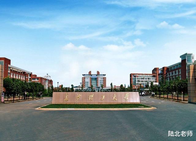 东北电力大学■这五所电力大学，成绩中等也能考上，毕业很抢手，公司全是铁饭碗