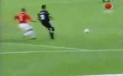 特维斯▲他是足坛最著名野兽，场上才华横溢场下超级混蛋，因工资低拒绝皇马！