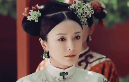 #刘亦菲#当年剧组在拍摄的时候有多穷？白眉鹰王的武器是大葱，刘亦菲戴一次性手套