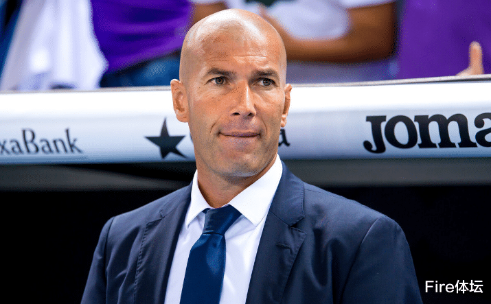 皇家马德里|皇马成足坛笑话！卖掉C罗赚了1个亿，转手引进一名“拉拉队队员”