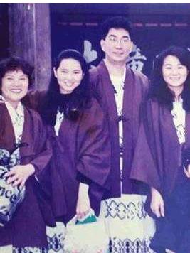 伊能静■伊能静18岁儿子做美甲戴戒指身材妖娆，网友：多大仇，养成这样？