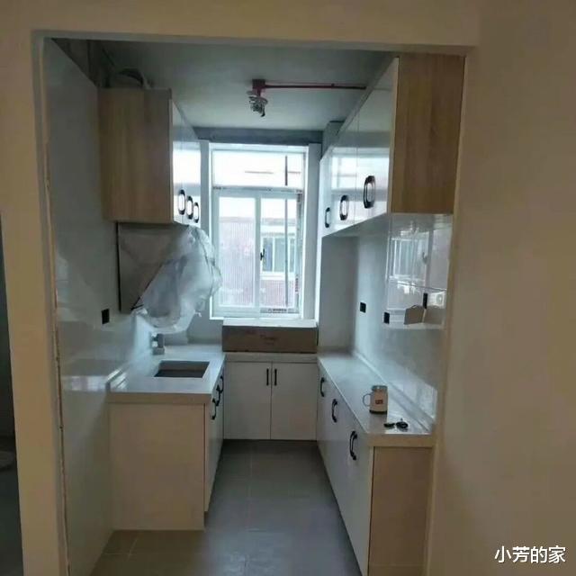 |如果厨房空间不够，还想多些收纳柜的话，那就学学她家厨房设计吧