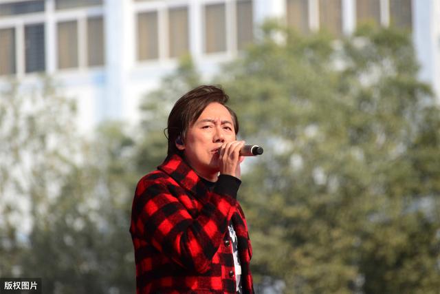 费玉清:她为张宇写了150多首歌,相恋18年,这对夫妻是乐坛“神雕侠侣”