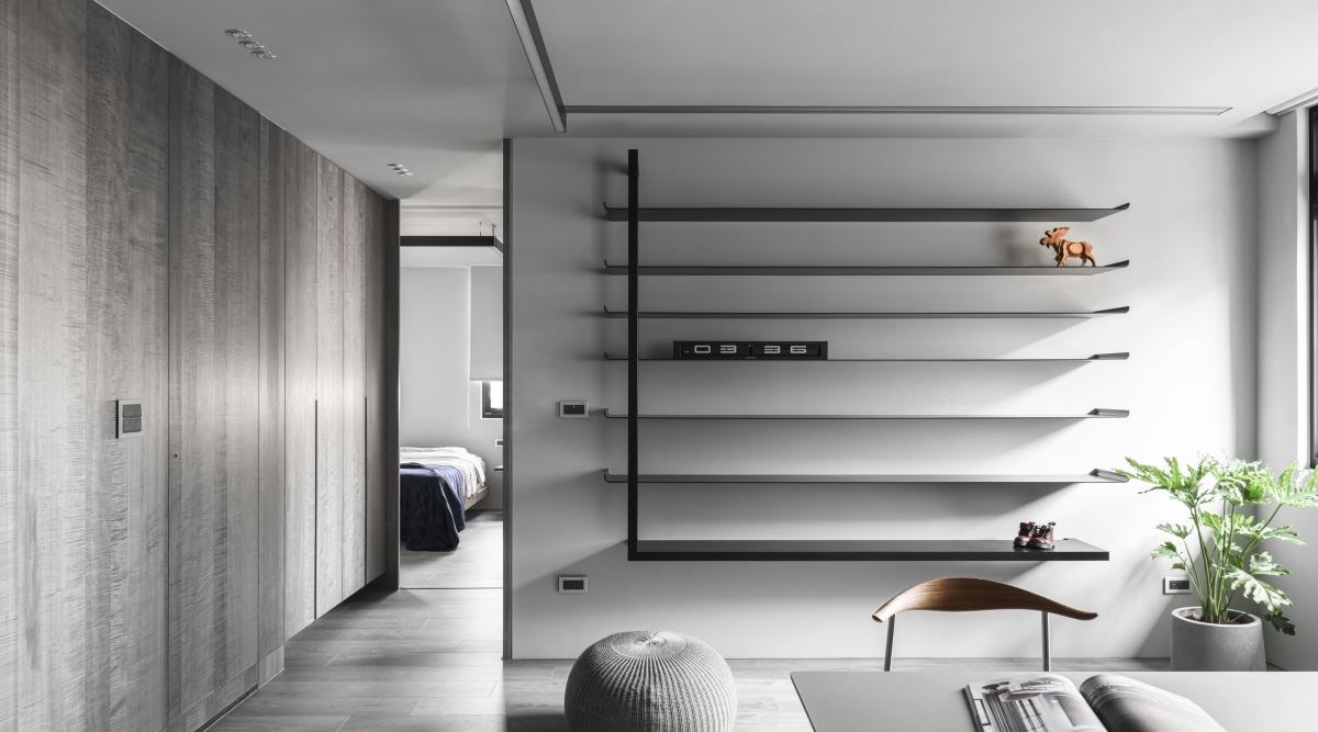 设计师|玄关＆客厅善用层板、吊柜与墙面收纳设计，小户型收好收满无负担