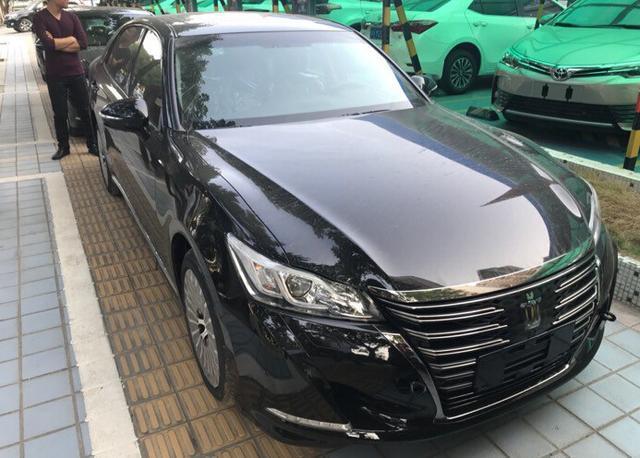 丰田皇冠▲比奔驰E还舒适！从43万跌至22.58万，2.0T后驱，30天仅卖155台