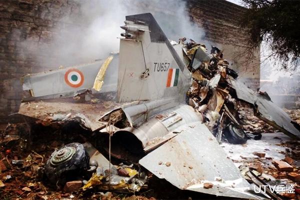护士|真就什么飞机都能摔！一架印军滑翔机坠毁，致2名印度军官死亡