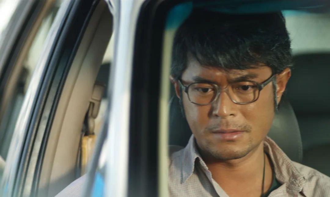 朱一龙▲朱一龙暴瘦脸颊凹陷,邓超2个月减40斤瘦到脱相,男演员也这么拼