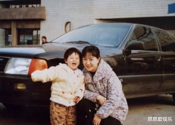 杨紫|杨紫隐藏多年的亲妈，原来是《甄嬛传》中的她，难怪一直不愿公开