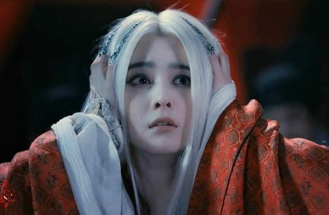 同样是白发魔女,李冰冰显老,范爷像假发,只有她真正成魔
