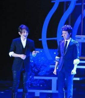 刘谦@7年前，王力宏冲到春晚后台，怒扇刘谦一耳光，到底发生了什么