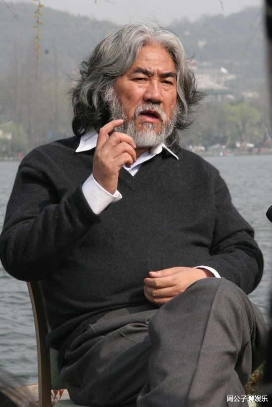 范冰冰|范冰冰坐张纪中大腿敬酒，经纪人回应：坐大腿是出于礼节，谁信呢？