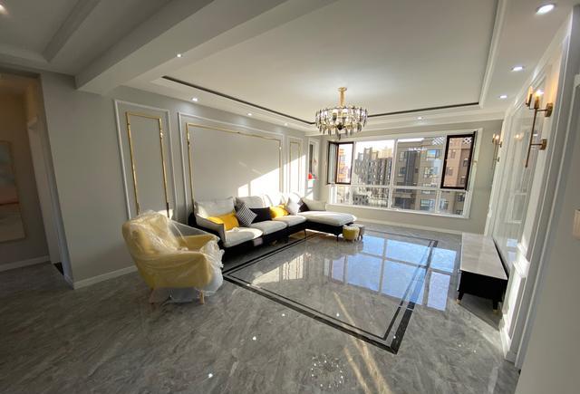 『』新房通风半年准备入住，打扫干净漂亮极了，进门就被客厅迷住了