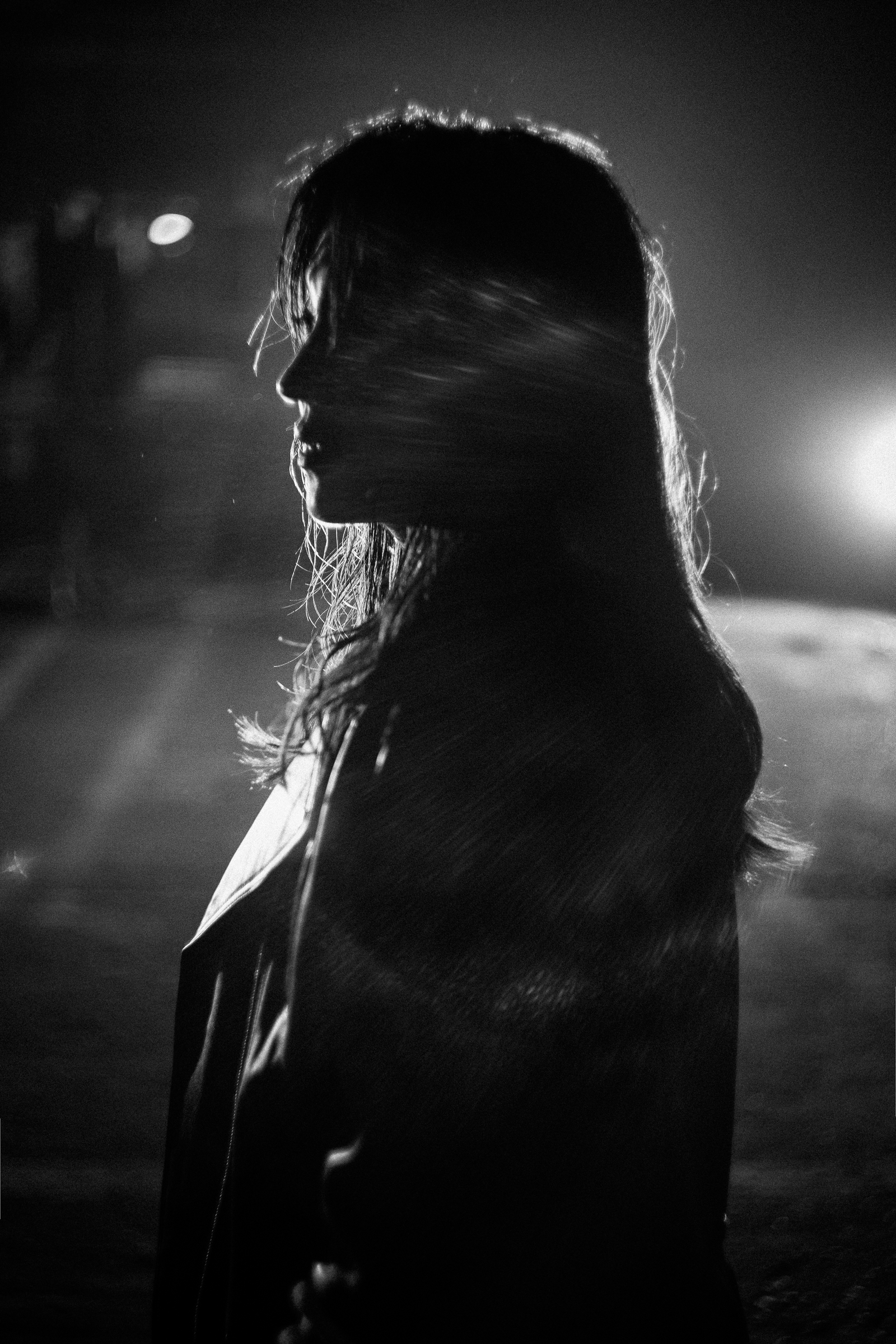 刘郡格@刘郡格全新单曲《打磨》即将上线 暗黑系视觉大片曝光